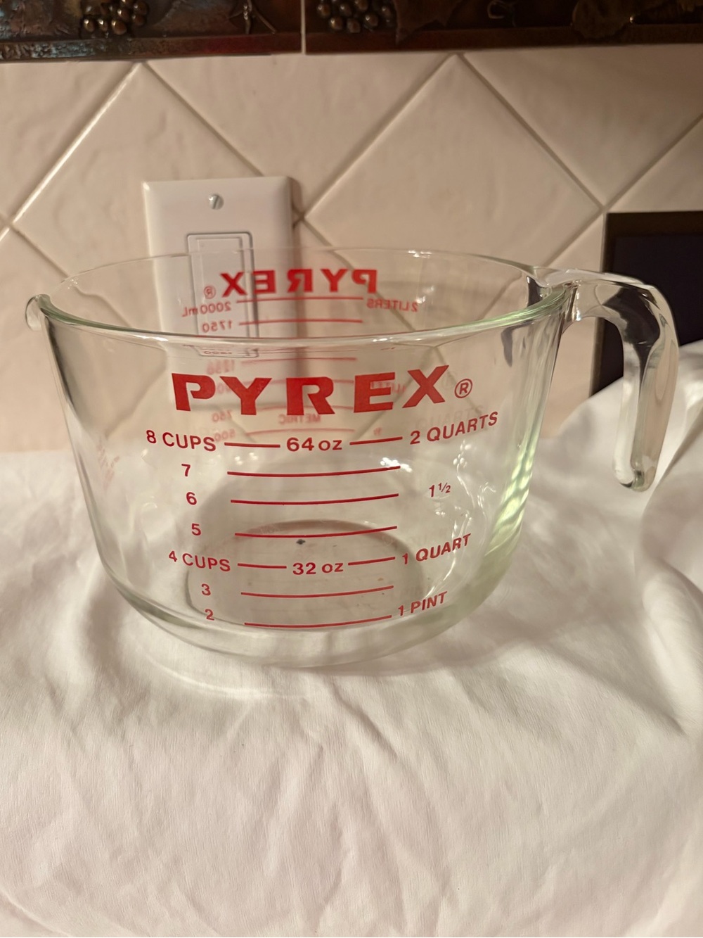 Vintage PYREX 8 Cup Measuring Cup, Large, 2 Quarts 64 Oz Clear Glass